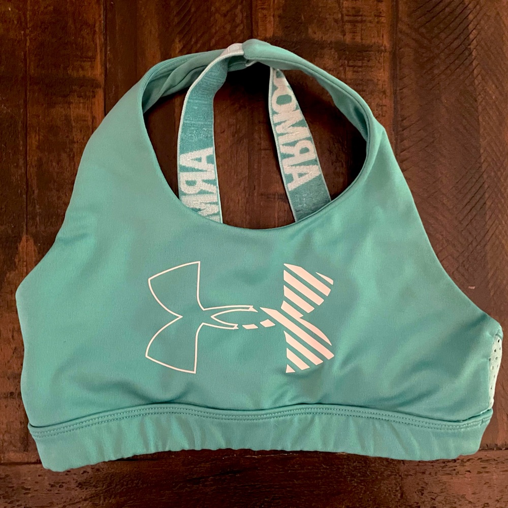 UNDER ARMOUR sports bra size M EUC